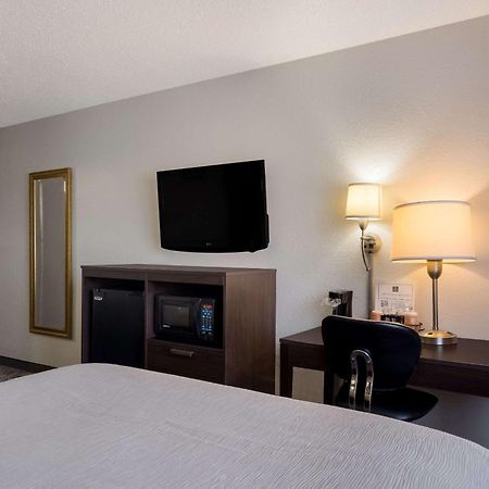Quality Inn Hall Of Fame Кантон Экстерьер фото