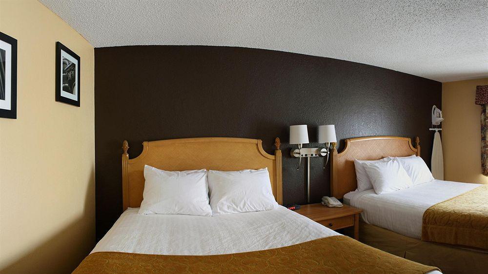 Quality Inn Hall Of Fame Кантон Экстерьер фото