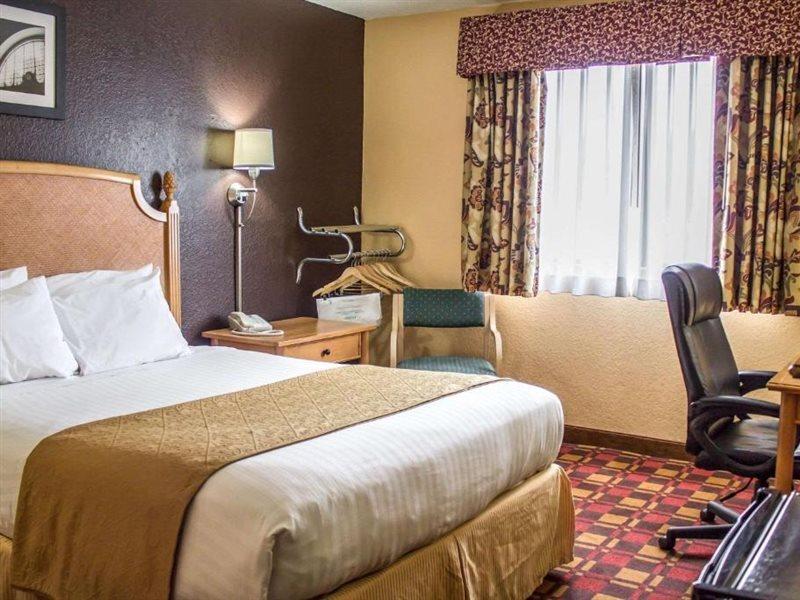 Quality Inn Hall Of Fame Кантон Экстерьер фото