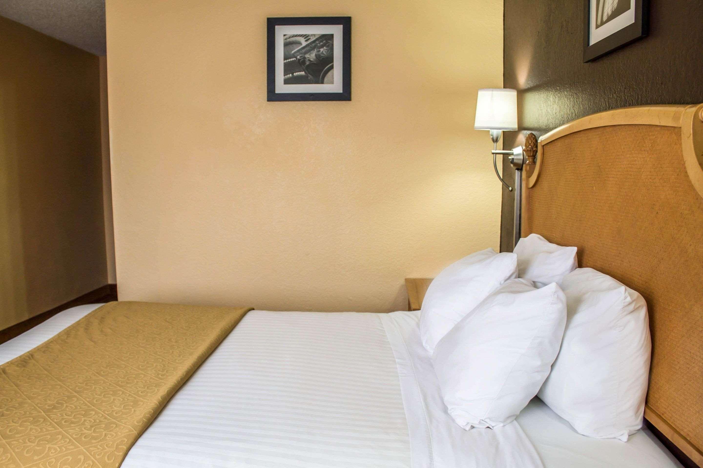 Quality Inn Hall Of Fame Кантон Экстерьер фото