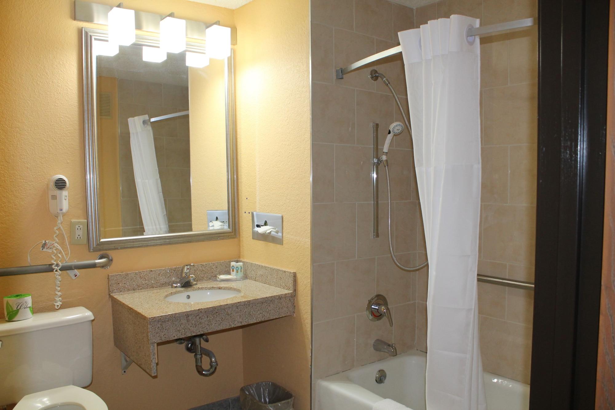 Quality Inn Hall Of Fame Кантон Экстерьер фото