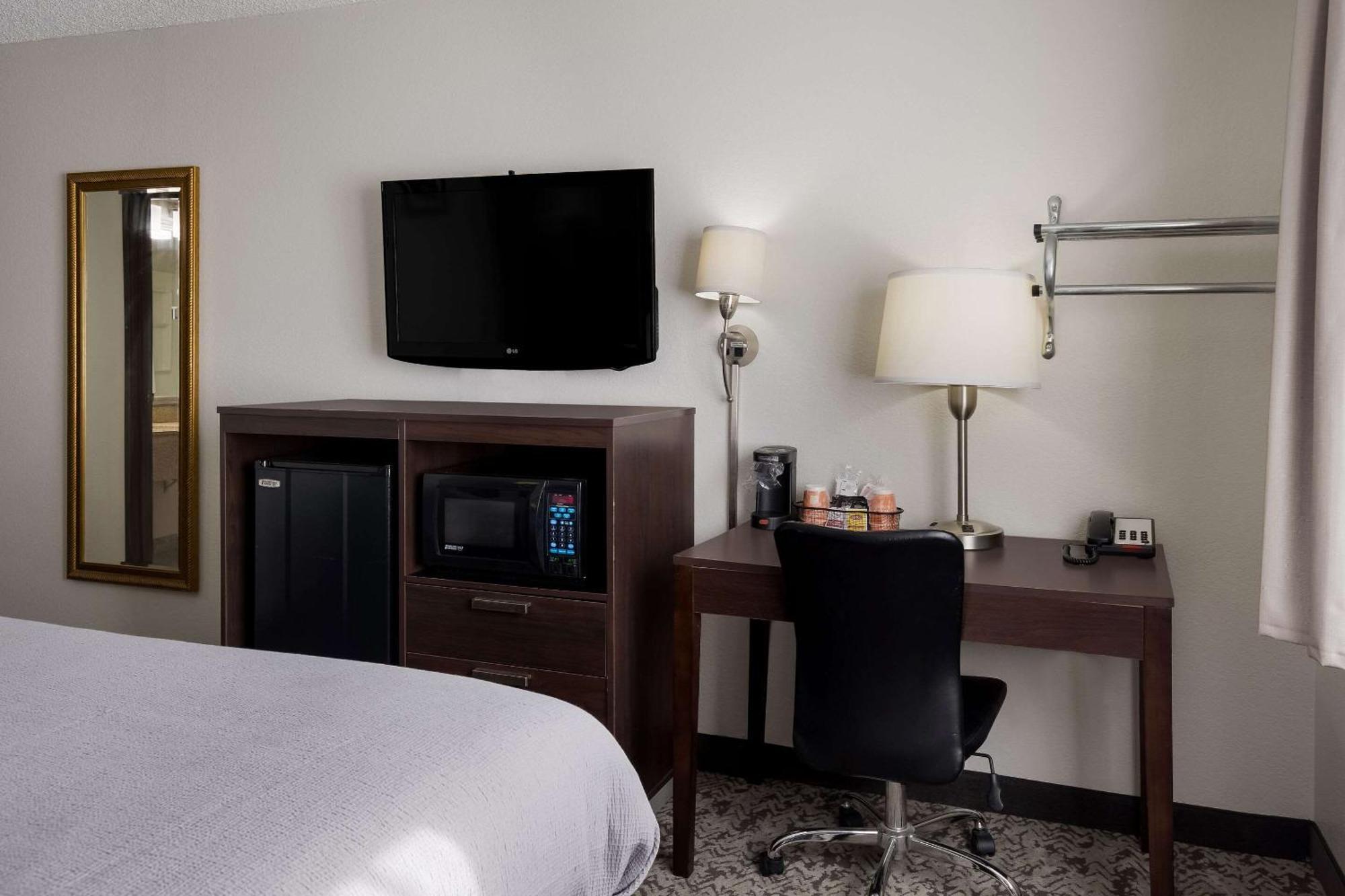 Quality Inn Hall Of Fame Кантон Экстерьер фото