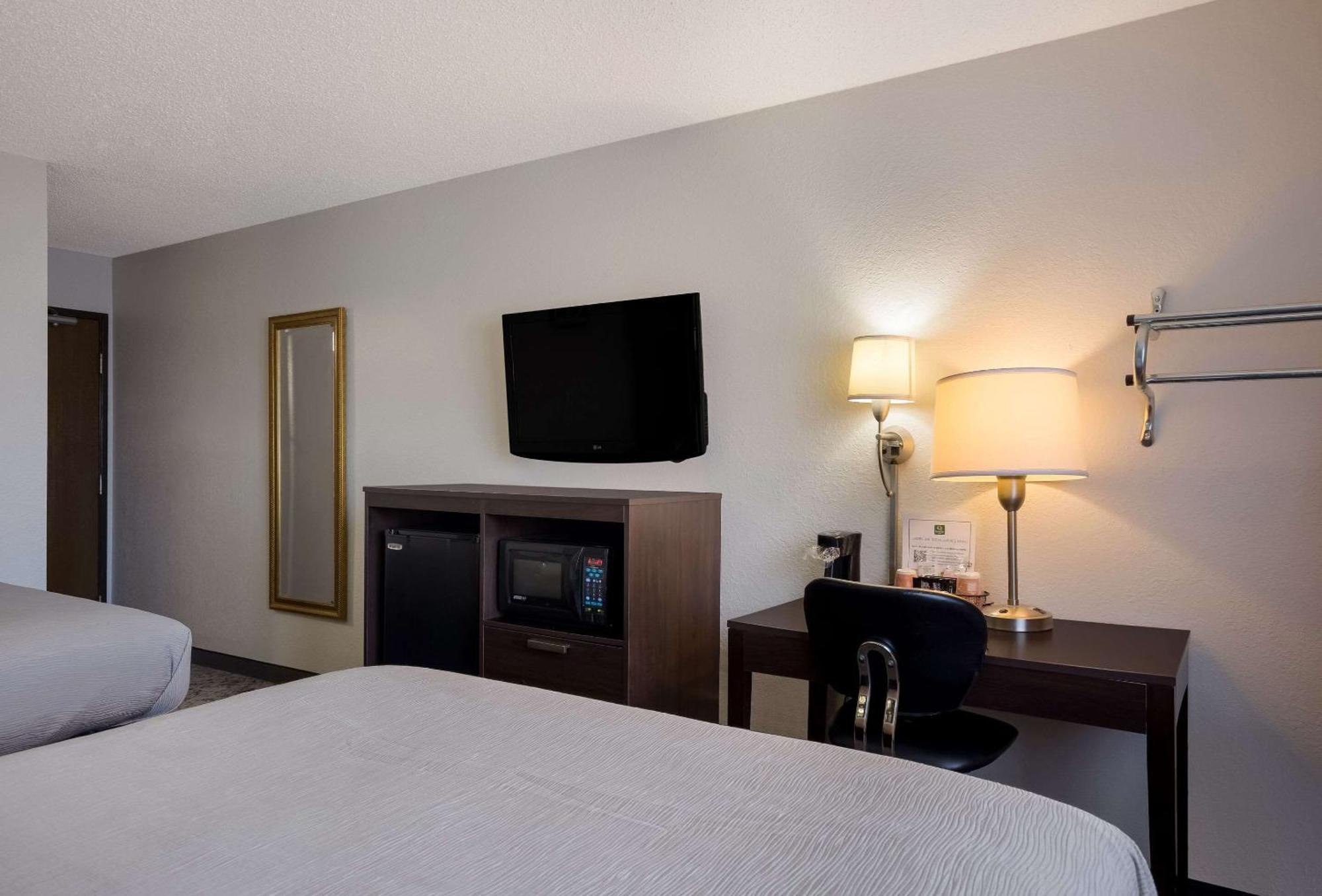 Quality Inn Hall Of Fame Кантон Экстерьер фото