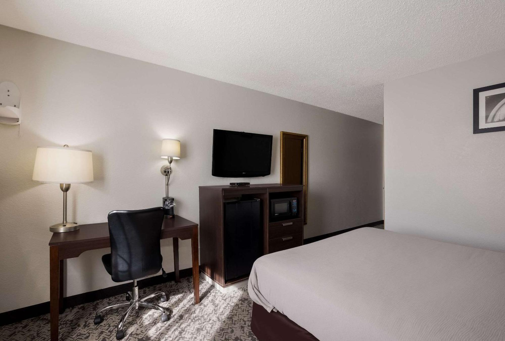 Quality Inn Hall Of Fame Кантон Экстерьер фото