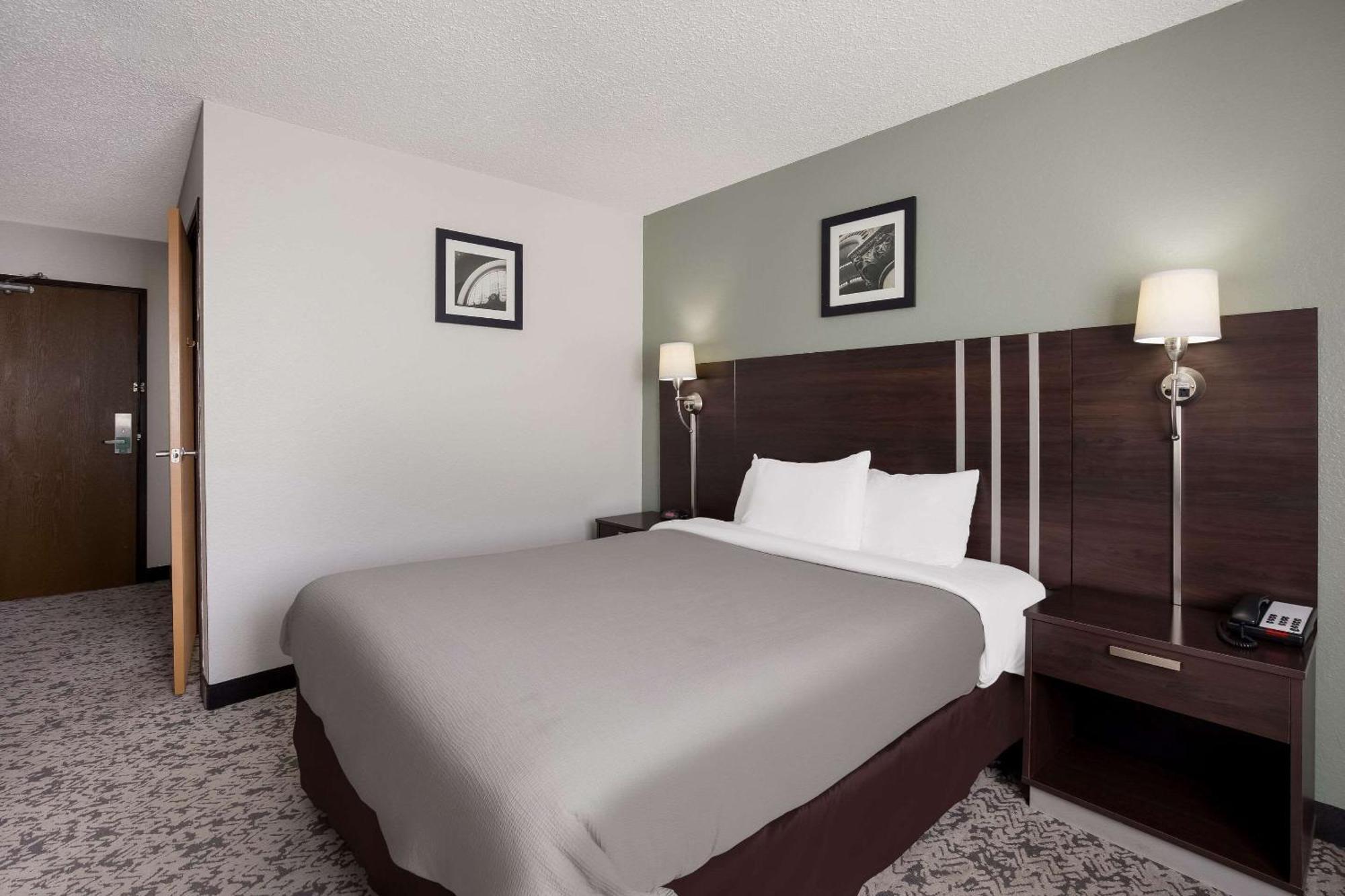 Quality Inn Hall Of Fame Кантон Экстерьер фото